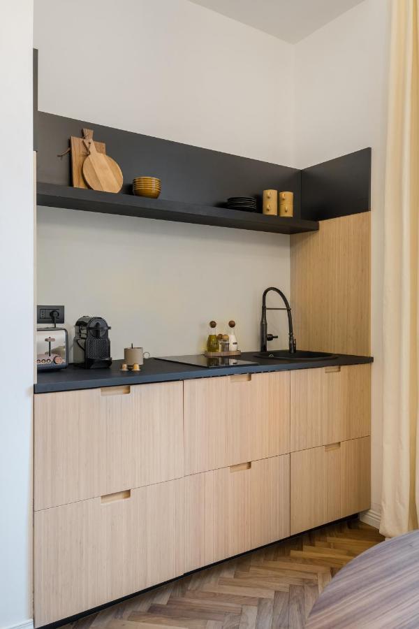 Casa Unica Milano - Elegant Apartment With Balcony - Centrale 1 ภายนอก รูปภาพ